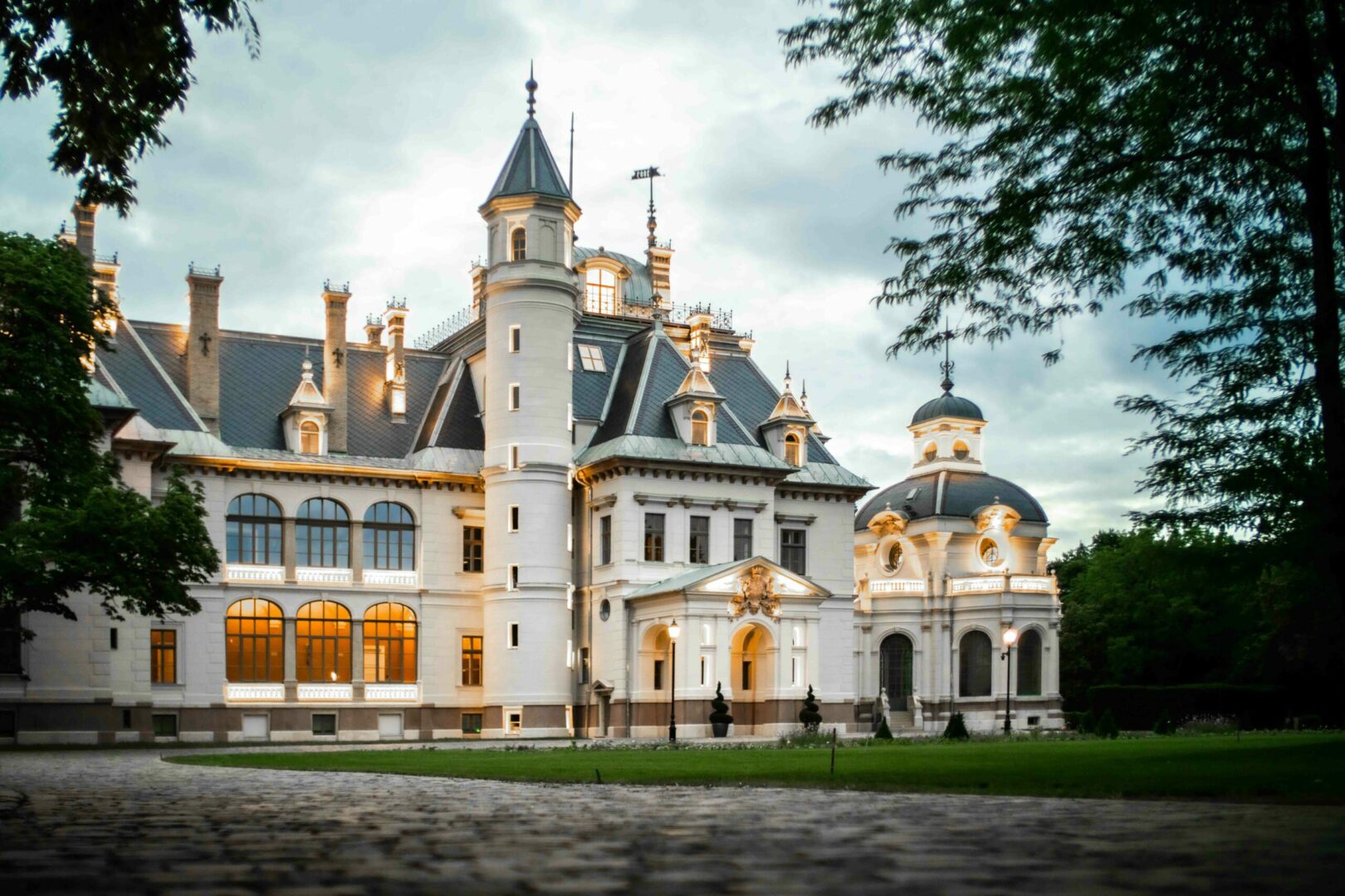 BOTANIQ Castle of Tura